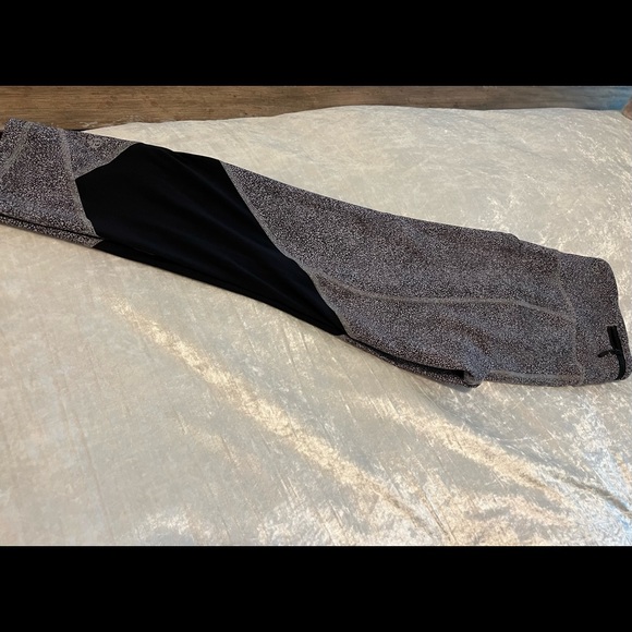 Lululemon Size 6 Crop Leggings Excellent Condition - Picture 8 of 10